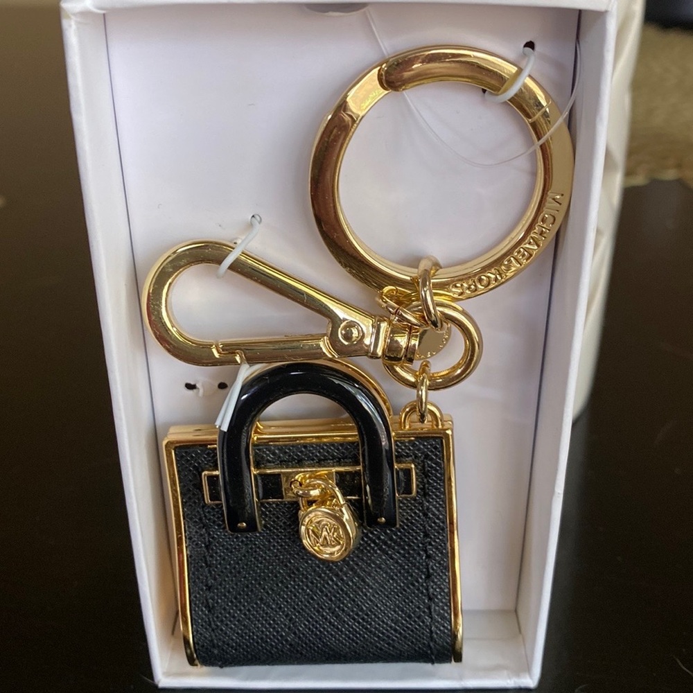 Michael Kors - “Hamilton” Key Fob in Black/Gold